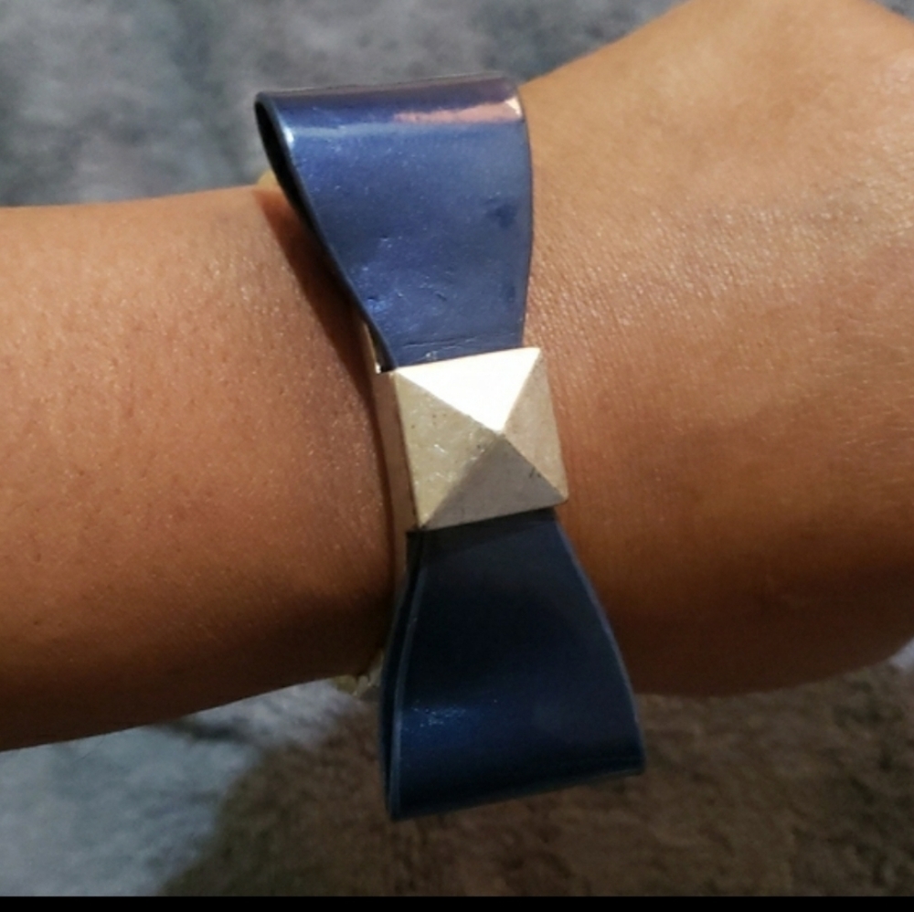 Bcbg Bows n metal bracelet